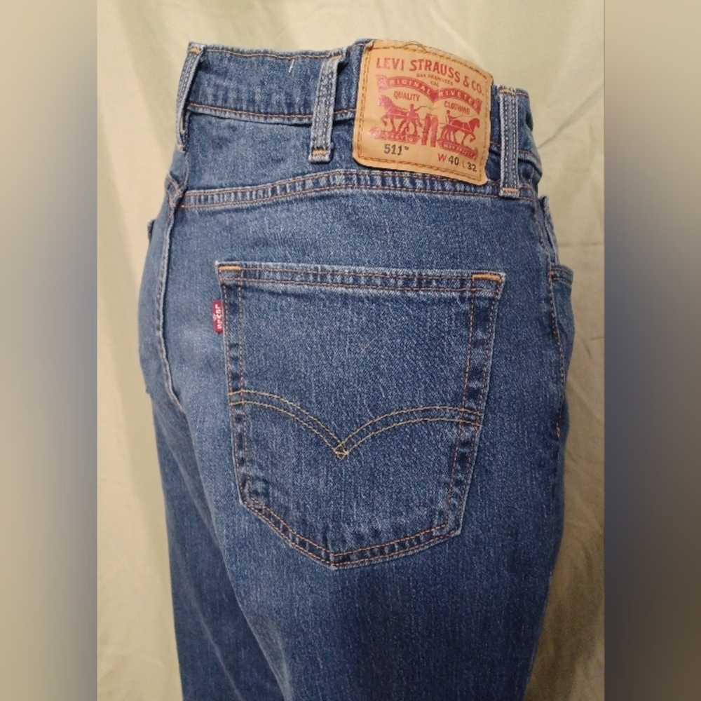 Levi's 511 Men's Relaxed Fit Jeans in Medium Blue Denim 40x32